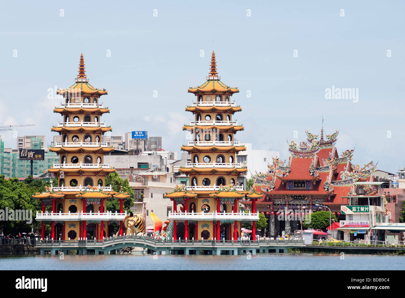 Drachen und Tiger Pagoden, Lotus-Teich, Kaohsiung, Taiwan Stockfoto