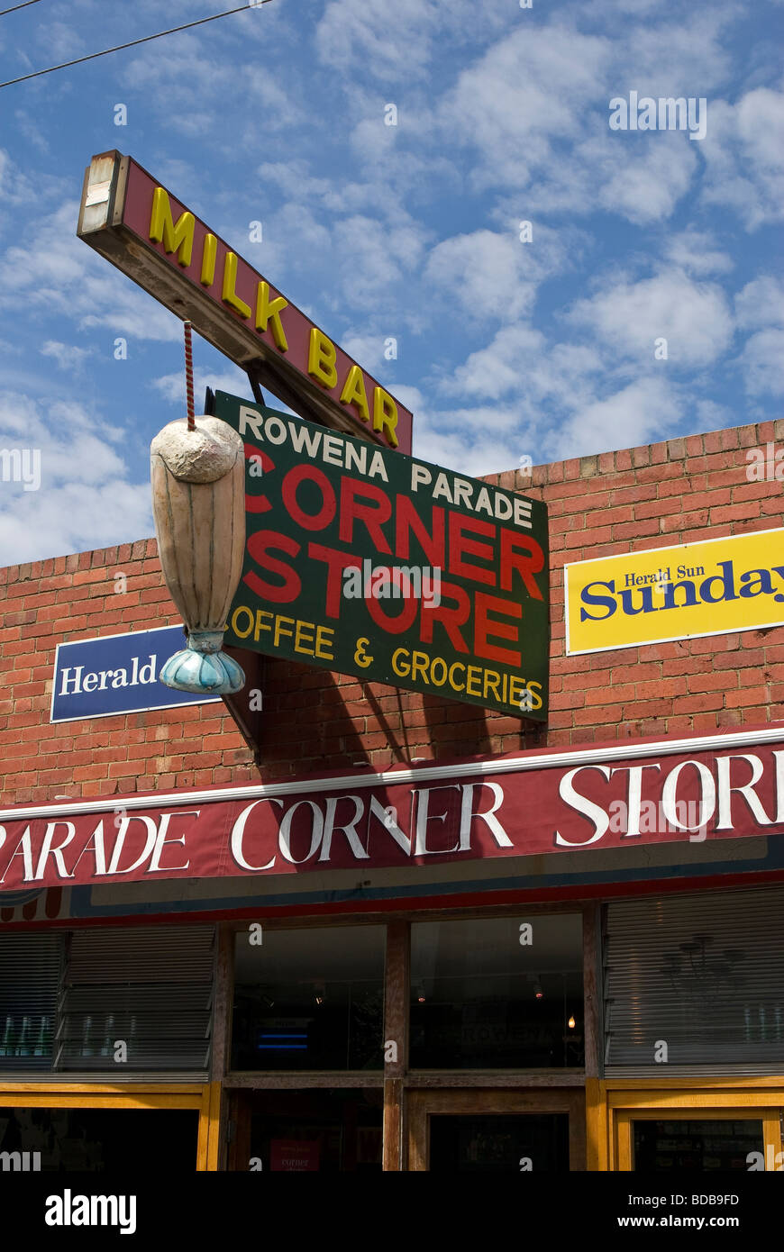 Typisch australische s Corner Store und Milchbar in innere Stadt Melbourne Stockfoto