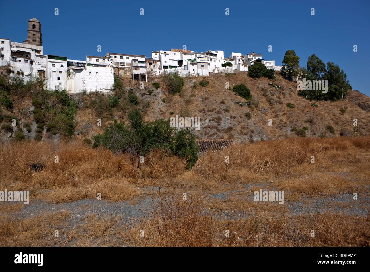 Blick auf das weiße Dorf Alora. Malaga. Valle del Sol Andalusien. Spanien. Europa Stockfoto