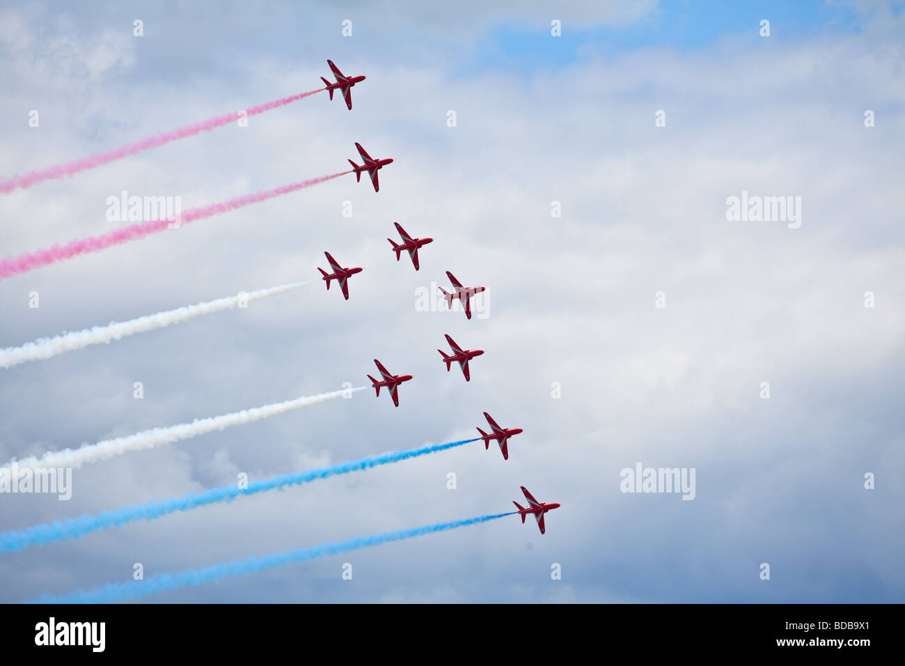 die roten Pfeile zeigen Team fliegt über Sunderland airshow Stockfoto
