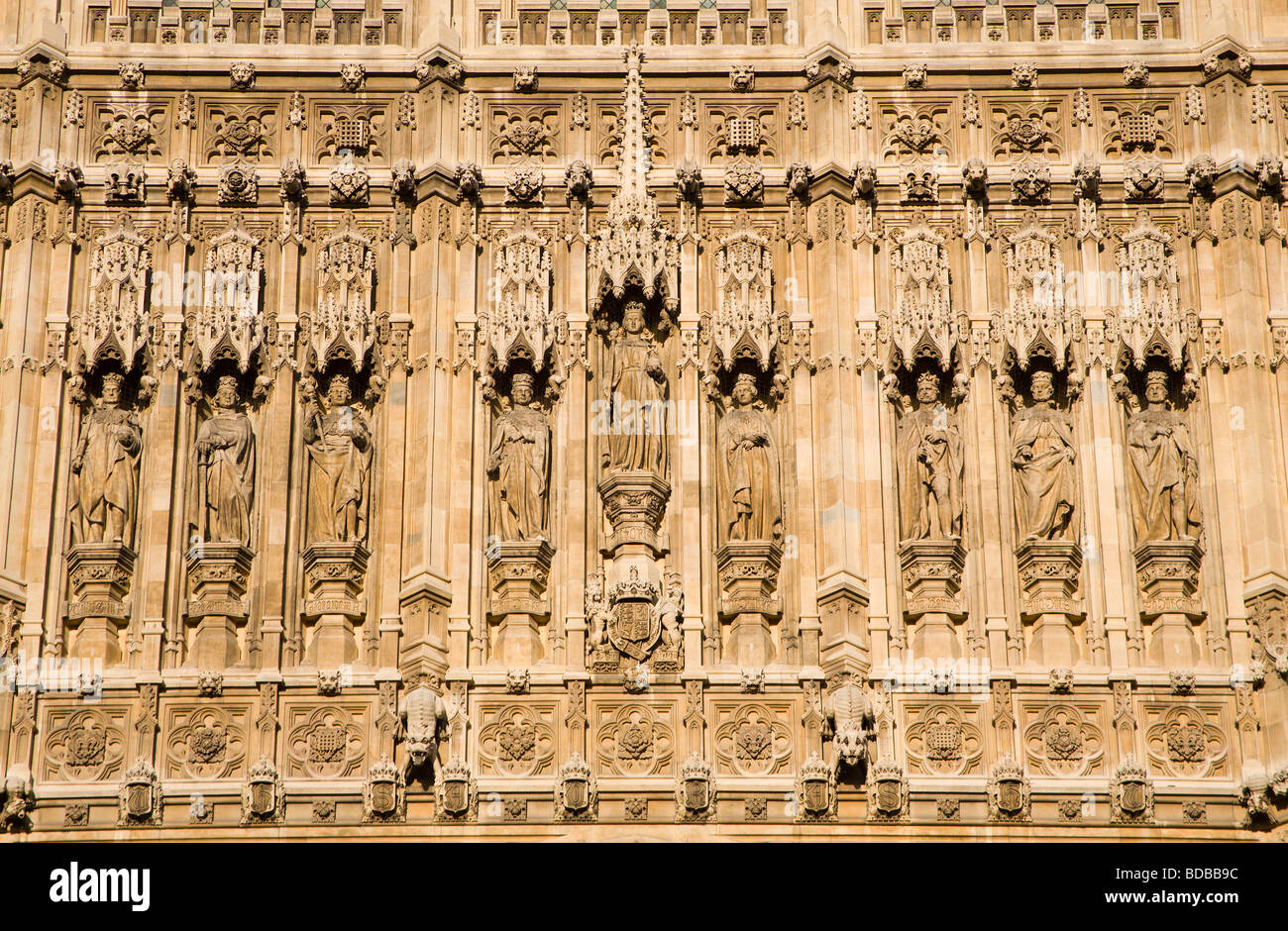 London - Parlament Fassade-Statue Stockfoto