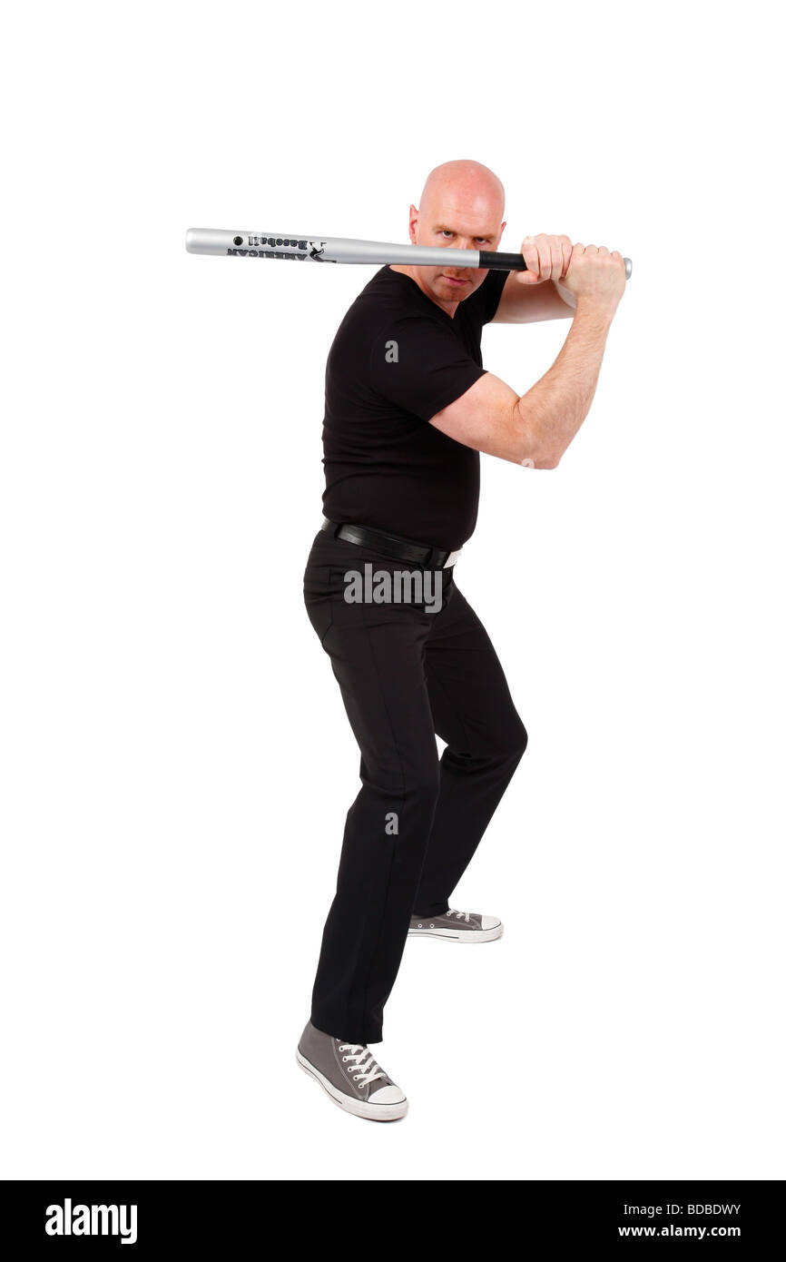 Leitung Glatzkopf mit Baseballschläger vor seinem Gesicht schaut wütend in die Kamera Stockfoto