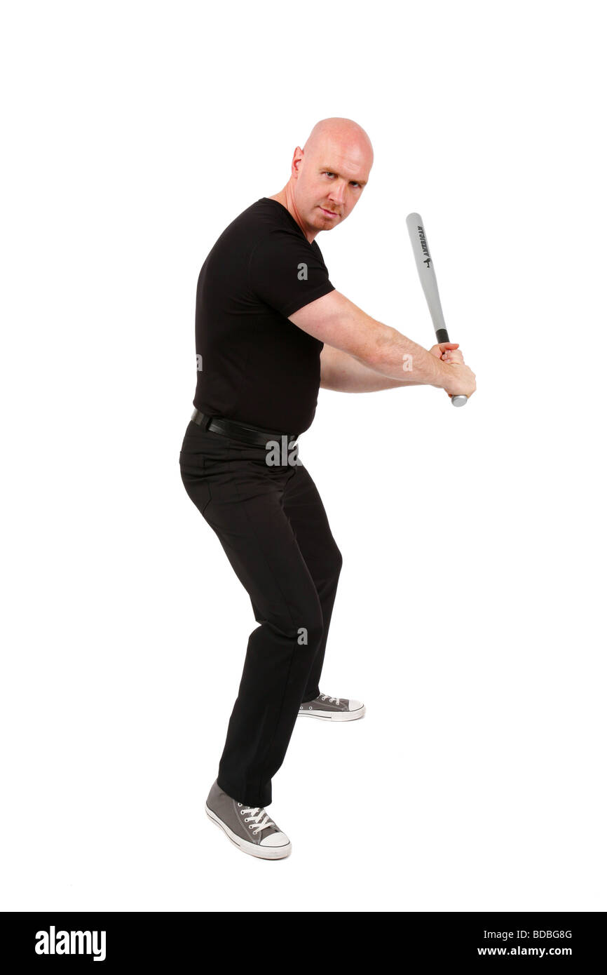 Leitung Glatzkopf mit Baseballschläger in seinen Händen schaut wütend in die Kamera Stockfoto