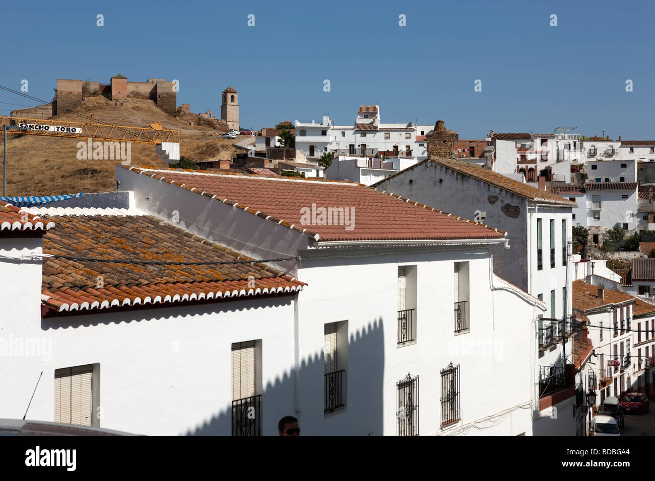 Blick auf das weiße Dorf Alora und Burg. Malaga. Costa del Sol Andalusien. Spanien. Europa Stockfoto