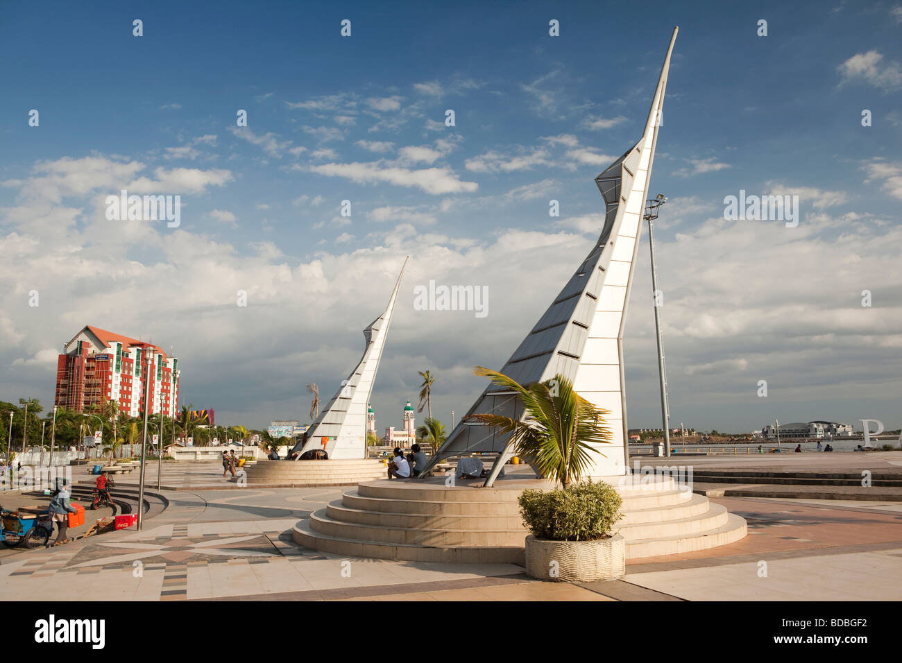 Indonesien Sulawesi Makassar Meer vor kurzem entwickelt Pantai Freifläche mit Segel wie Skulpturen Stockfoto