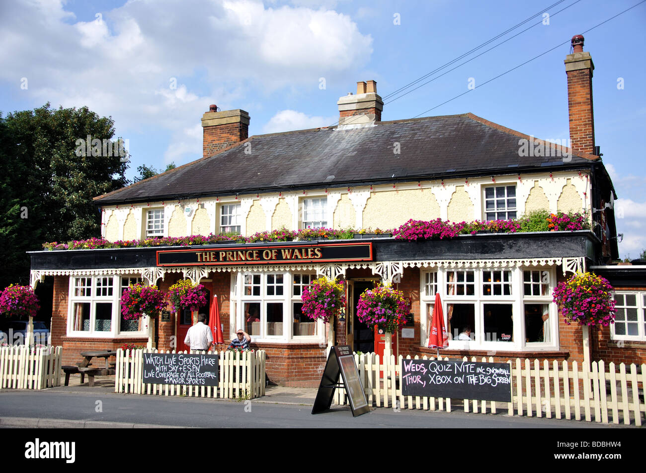 Prince Of Wales Pub, Reading Road South, Fleet, Hampshire, England, Vereinigtes Königreich Stockfoto