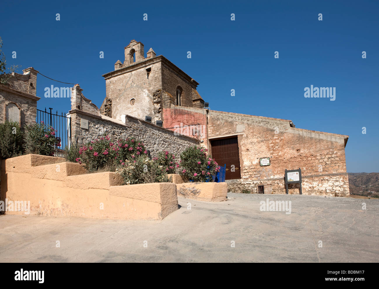 Kirche und Castillo Arabe. Alora. Malaga. Costa del Sol Andalusien. Spanien. Europa Stockfoto