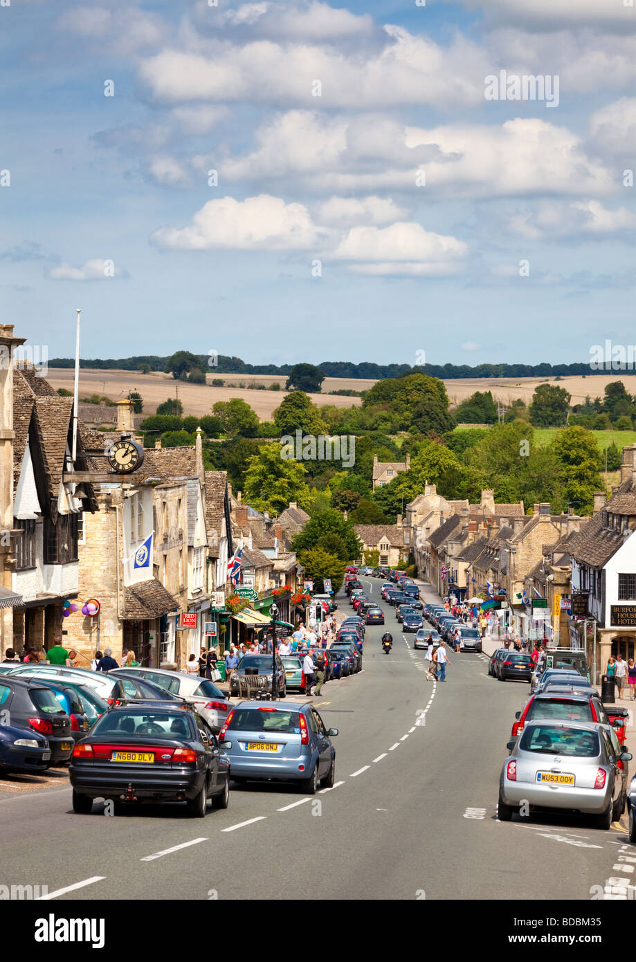 Die Cotswolds Dorf Stadt Burford, Oxfordshire, Vereinigtes Königreich im Sommer Stockfoto