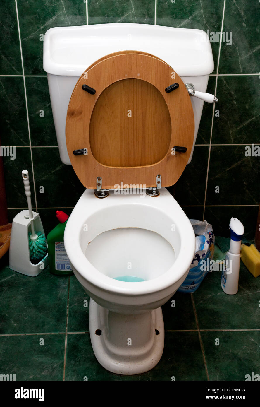 Erhöhter toilettensitz -Fotos und -Bildmaterial in hoher Auflösung – Alamy