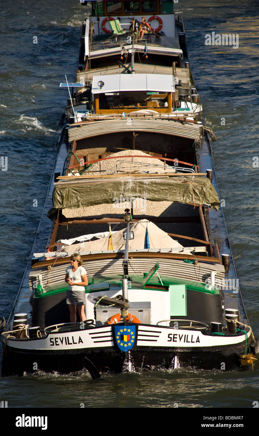 Kanal Lastkähne auf dem Fluss Seine in Paris. Stockfoto