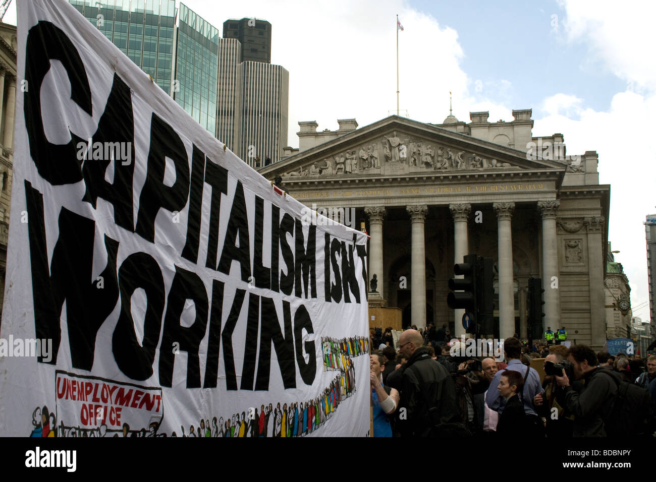 Kapitalismus funktioniert nicht Banner an die G20 Proteste außerhalb der Bank of England, 1. April 2009. Stockfoto