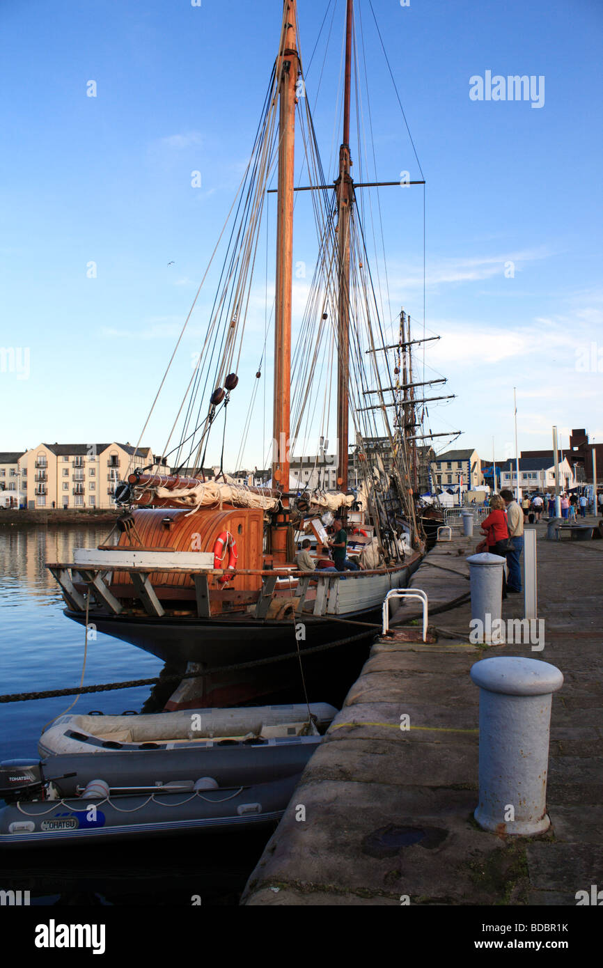 Großsegler im Hafen von Whitehaven Festival von Lebensmitteln in Cumbria, England Stockfoto