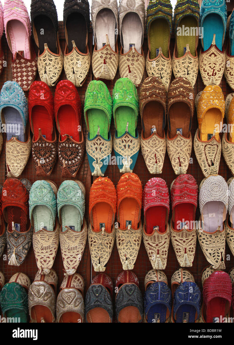 Traditioneller Souk in Dubai Schuhe zu verkaufen Stockfoto