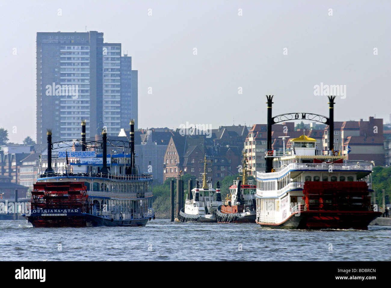 Raddampfer Louisiana Star und Missisipi Königin im Hamburger Hafen Deutschland Stockfoto