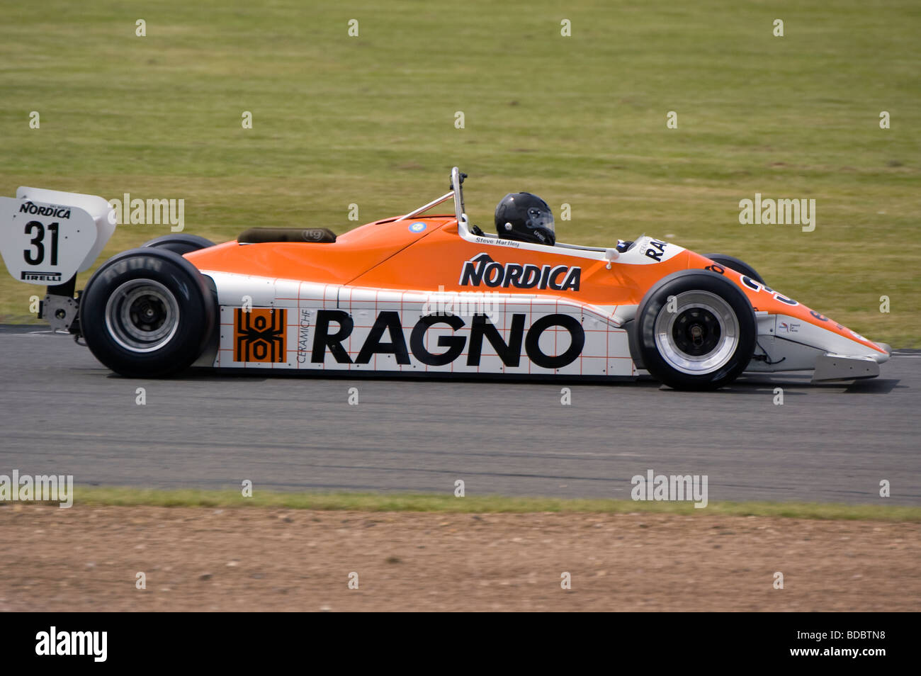 Steve Hartley in einem Pfeile A4 Grand-Prix-Wagen bei der Silverstone Classic 2009 Stockfoto