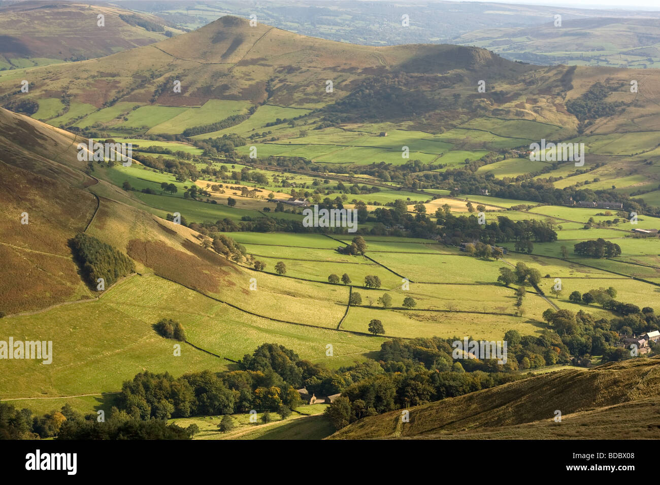 Derbyshire Landschaft, Blick auf Edale Umgebung von oben, England. Stockfoto