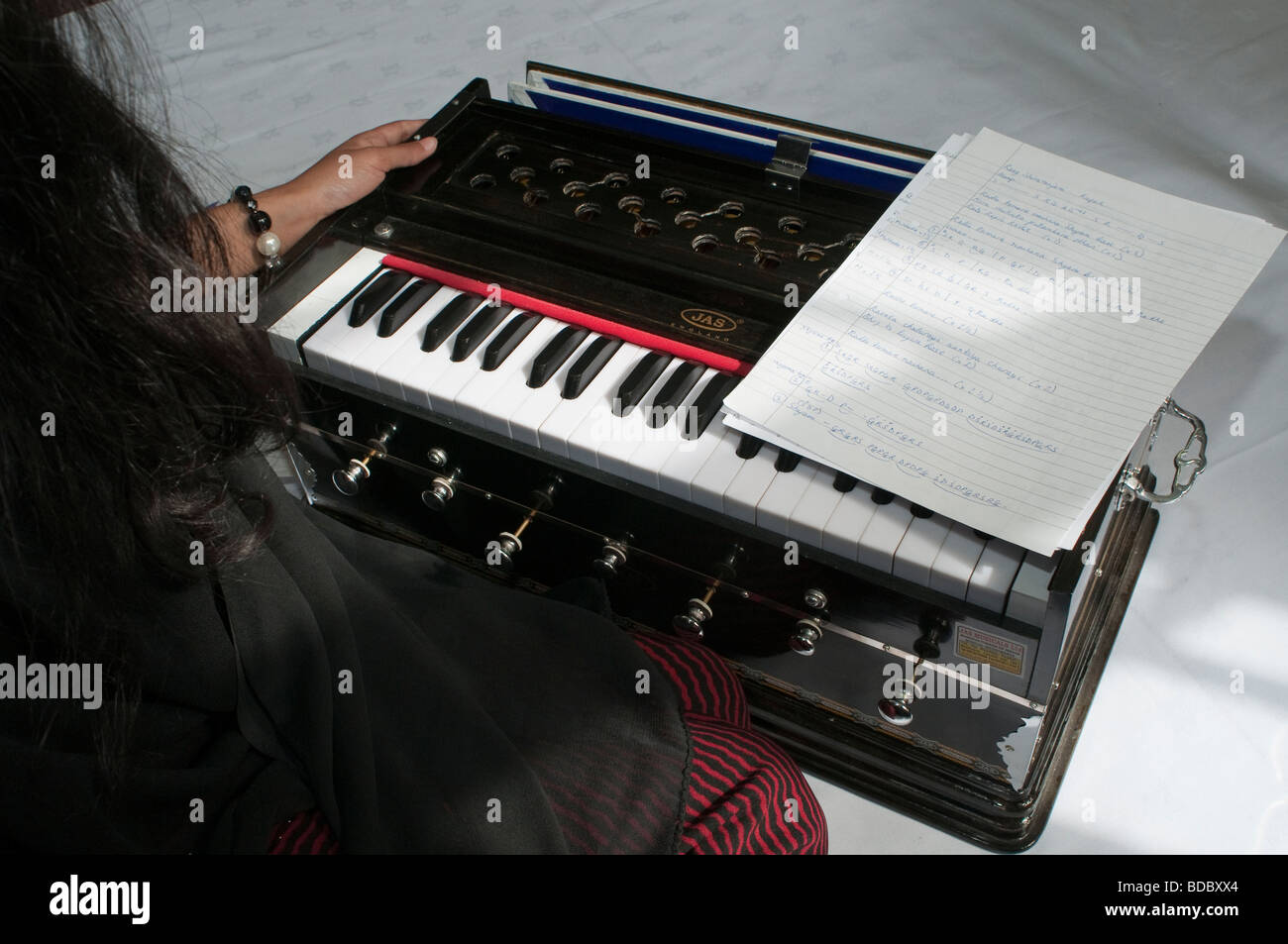 Traditionelle handbetrieben Harmonium ein beliebtes Instrument in der indischen Musik Stockfoto