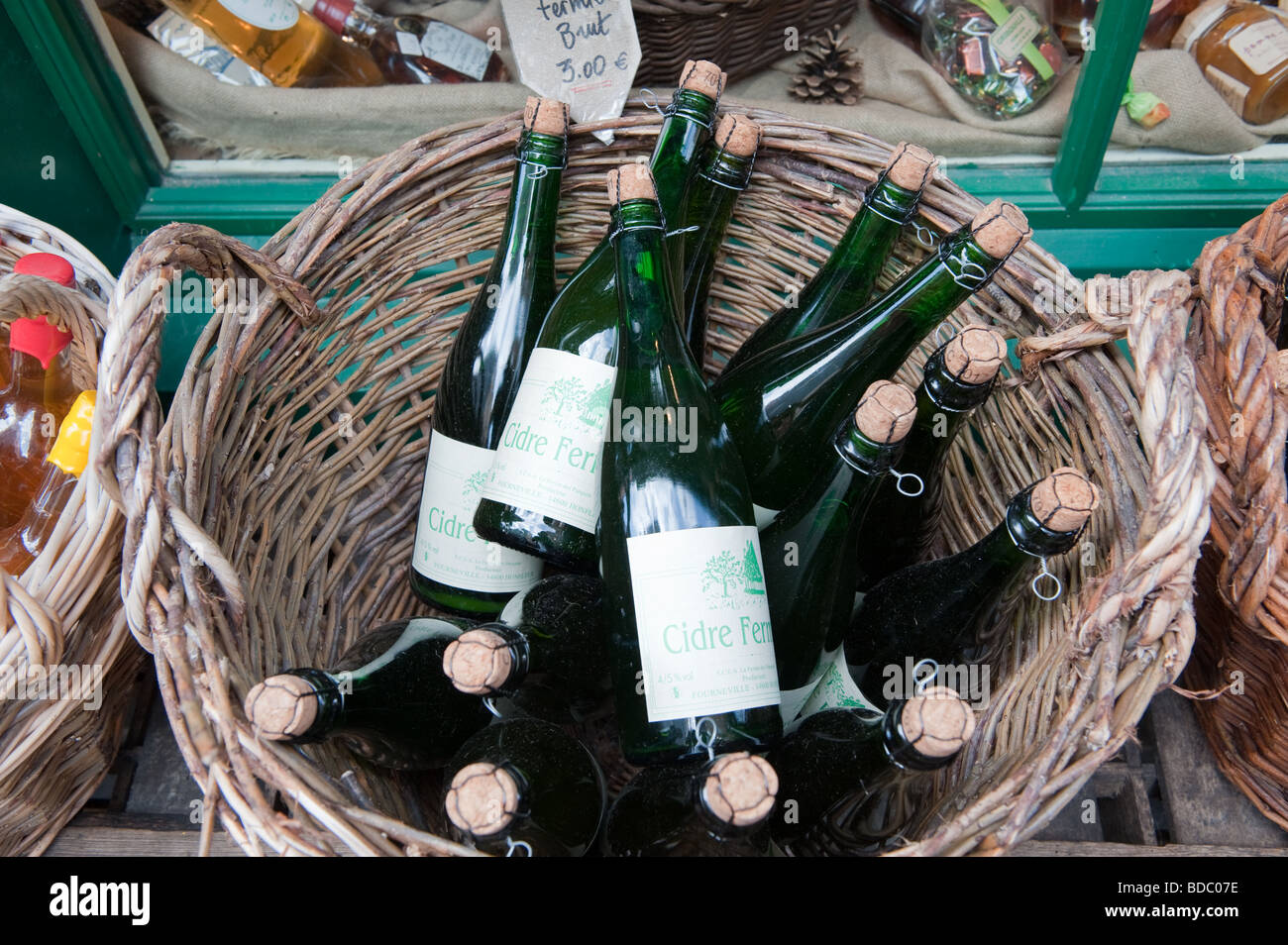 Lokale Apfelwein auf Verkauf in Honfleur, Normandie, Frankreich Stockfoto