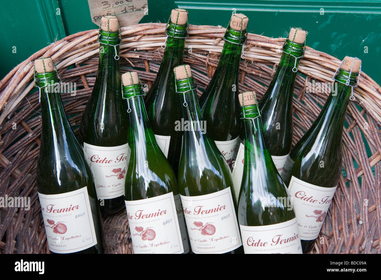 Lokale Apfelwein auf Verkauf in Honfleur, Normandie, Frankreich Stockfoto