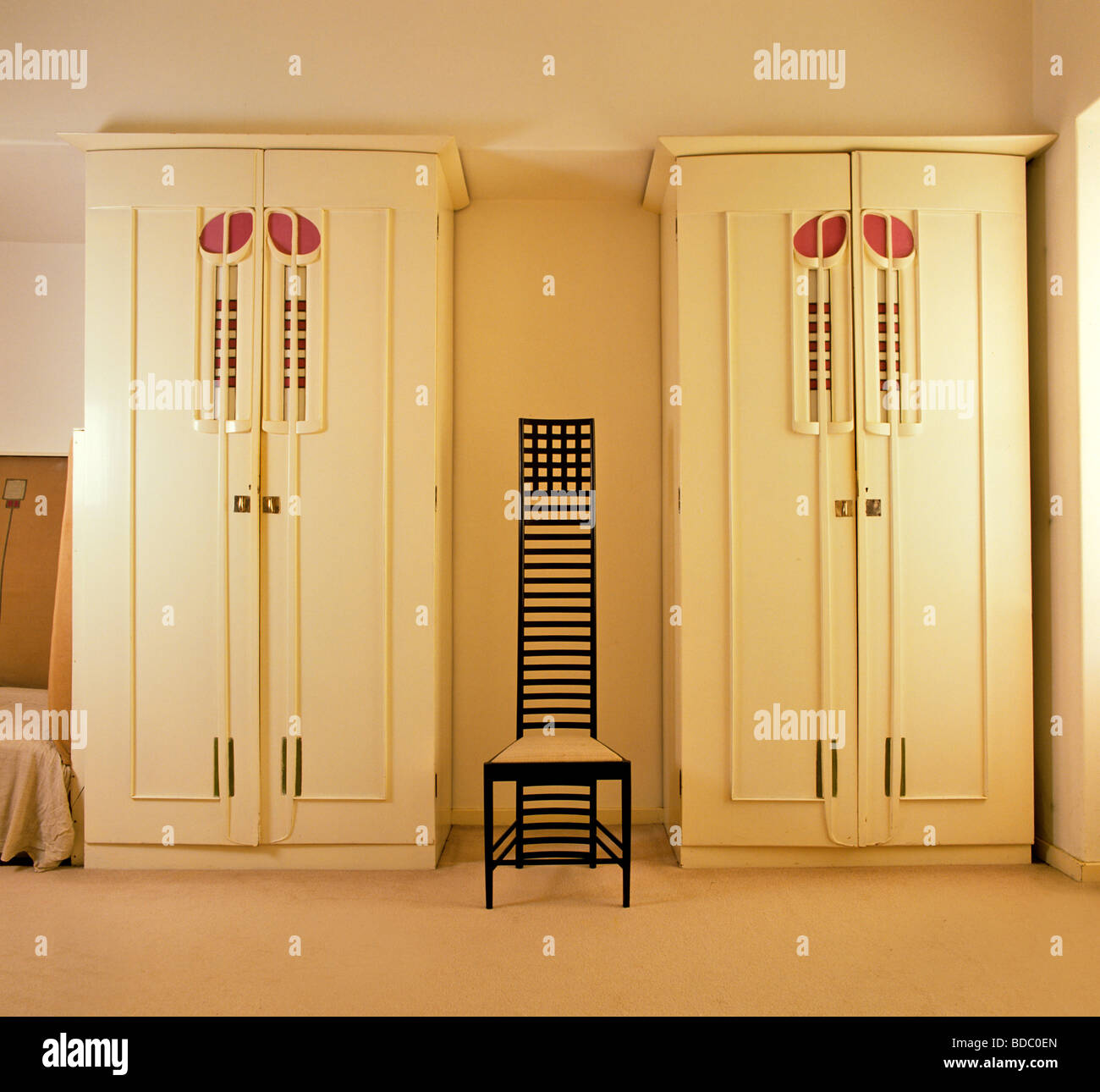 Möbel von Charles Rennie Mackintosh im The Hill House Stockfotografie