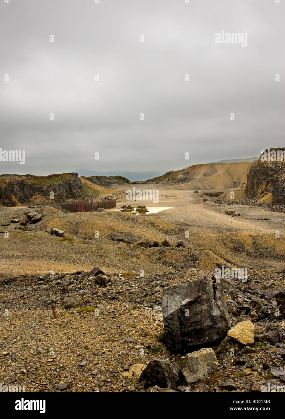 Einen verlassenen Steinbruch in Wales Foto von Gordon Scammell Stockfoto