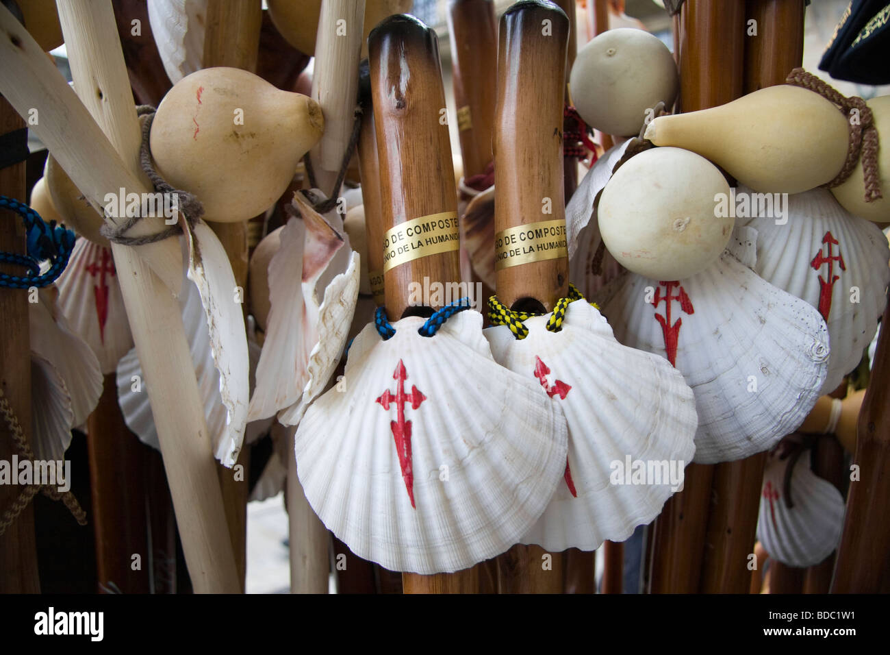 Pilger-Souvenirs zum Verkauf in Santiago De Compostela, Galicien, Spanien, Europa Stockfoto