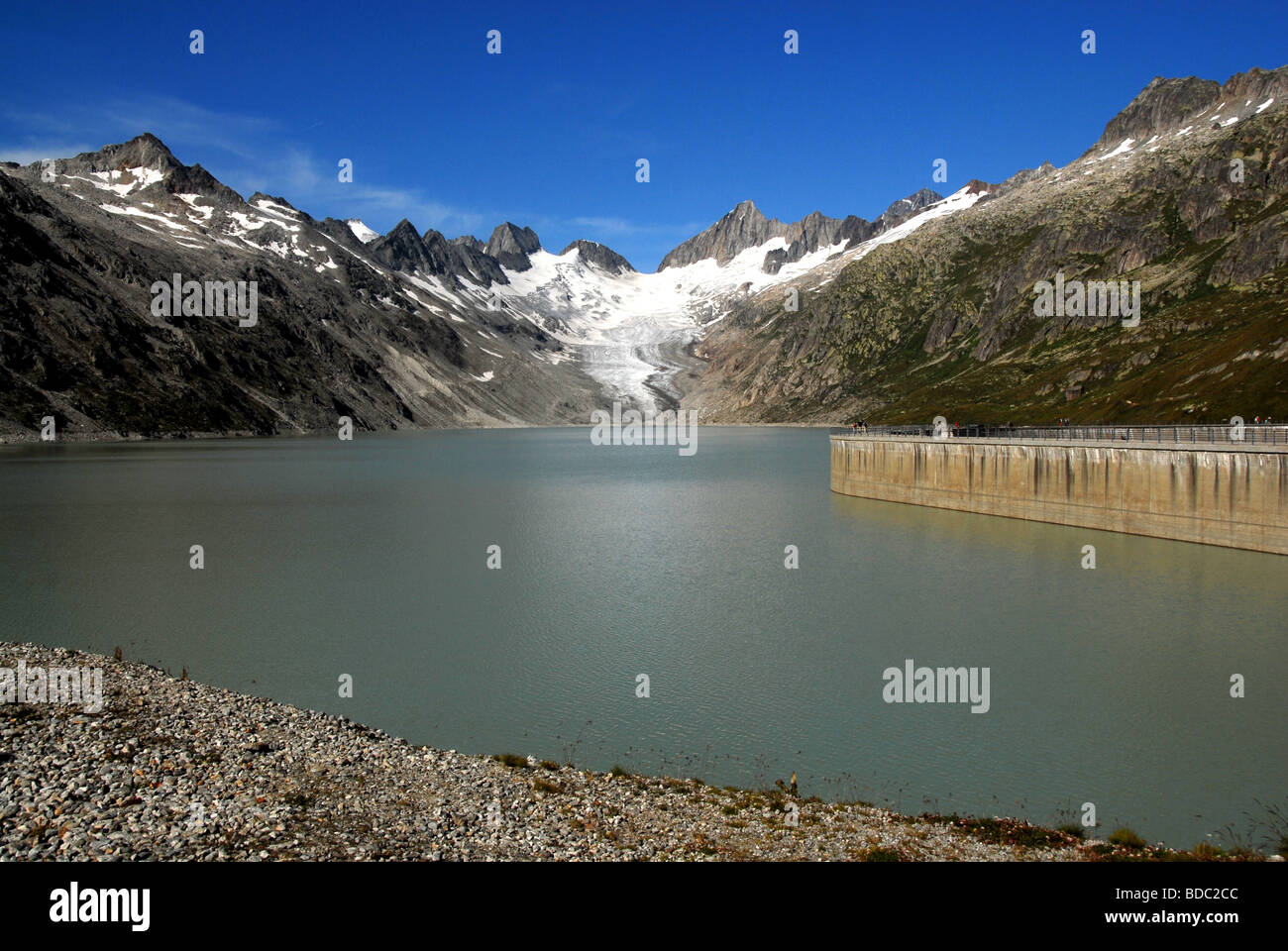 Oberaar-See mit dam Oberaarglacier Oberaarhorn 3631m Grimsel Berner Alpen der Schweiz Stockfoto