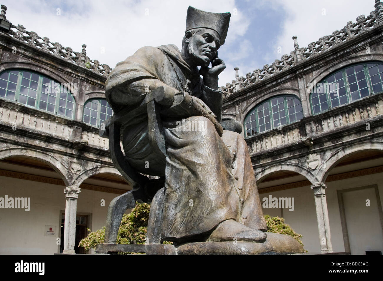 Statue von Alonso de Fonseca, College von Fonseca, Santiago De Compostela, Galicien, Spanien, Europa Stockfoto