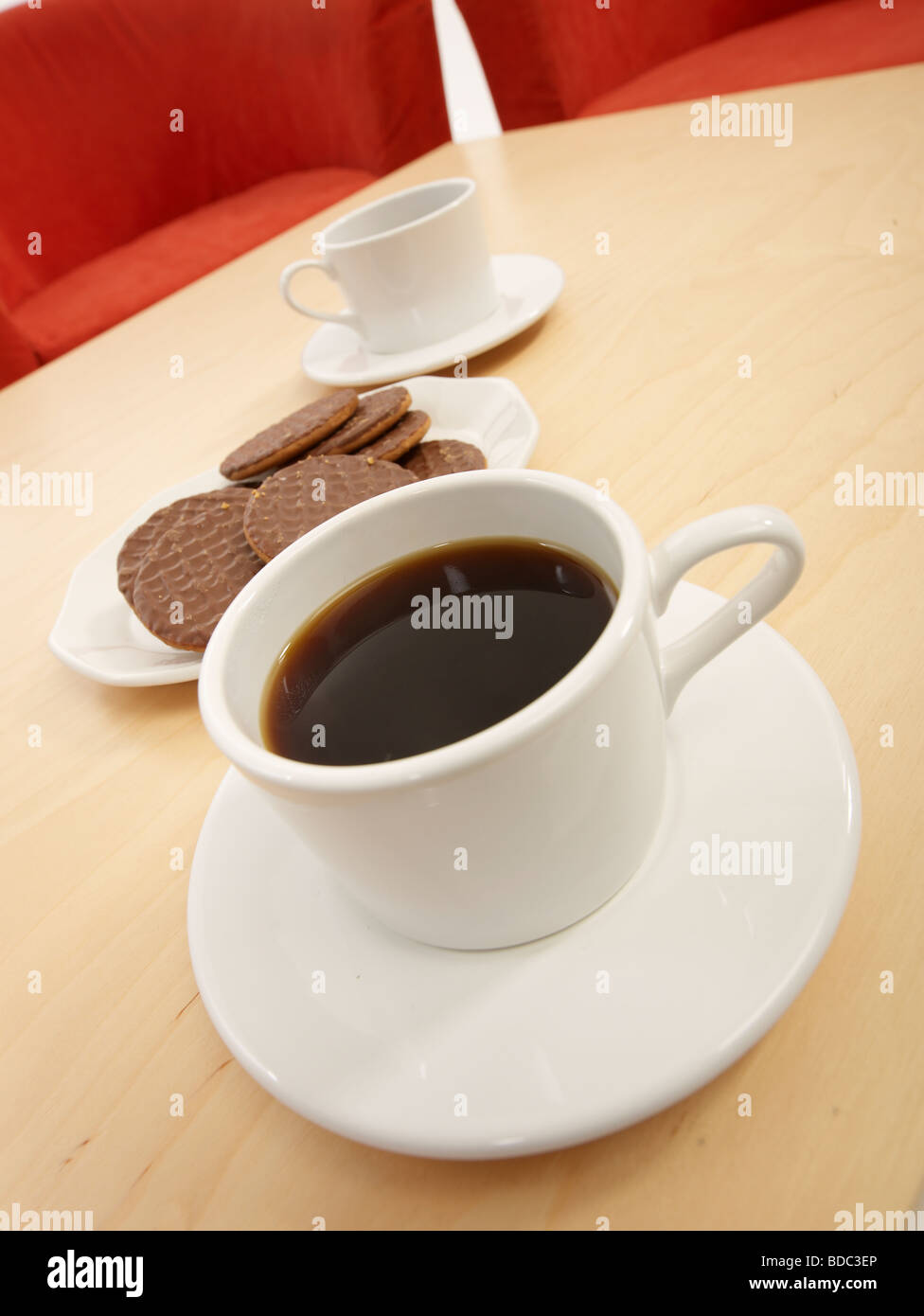 schwarzer Kaffee mit Schokolade Verdauungs-Kekse Stockfoto