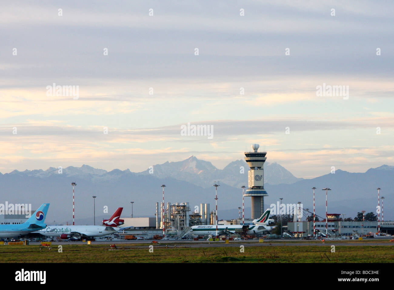 Flughafen Mailand Malpensa Stockfotografie Alamy flughafen-mailand-malpensa-stockfotografie-alamy