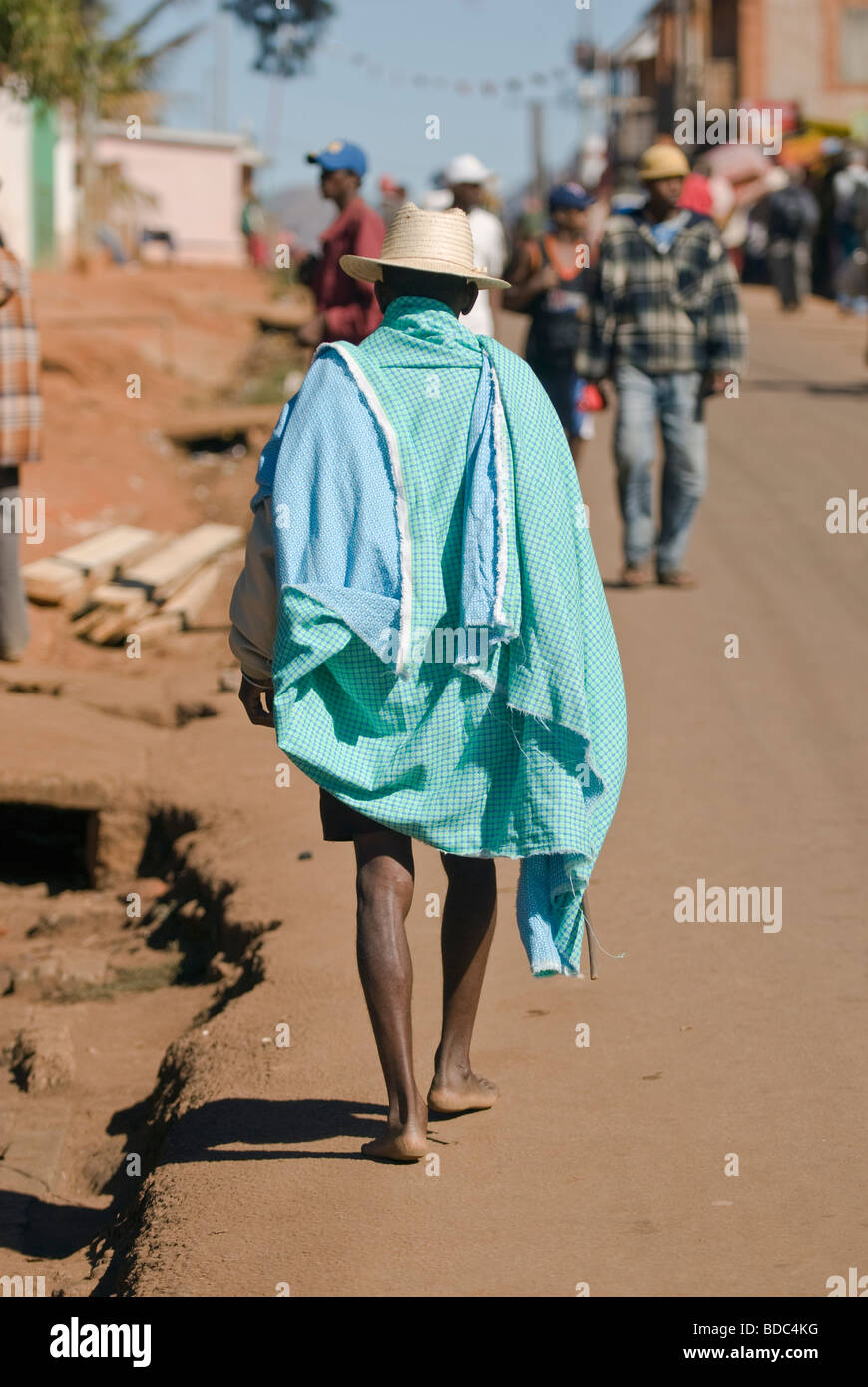 Ältere Mann in traditioneller Kleidung, Ambalavao, Madagaskar Stockfoto