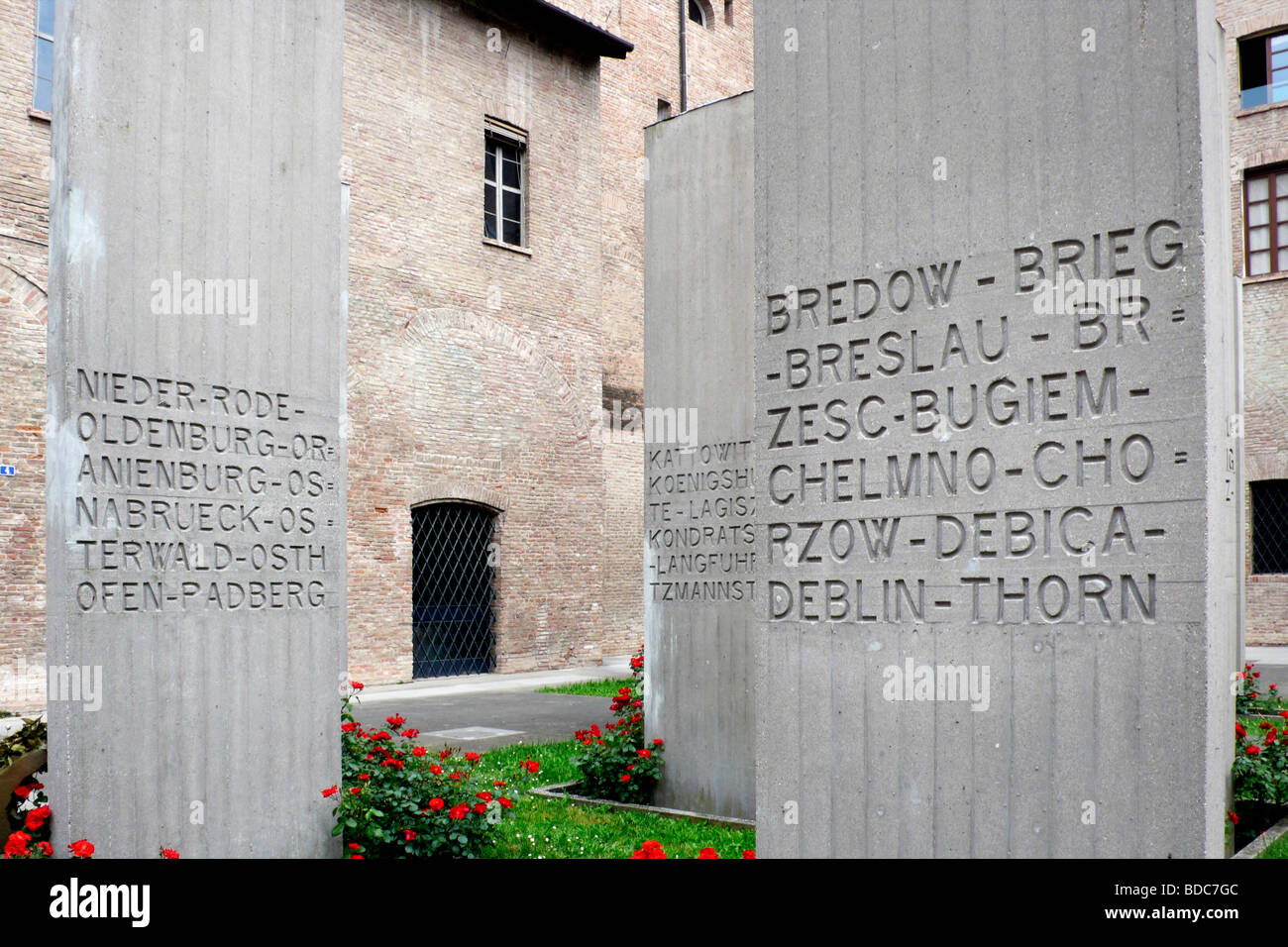 Das Museum-Denkmal für die Deportierten, Innenhof der Stele, Carpi (Modena, Italien) Stockfoto