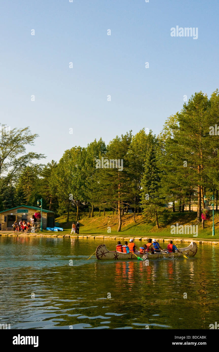 Kanufahren in der "Centre De La Nature" Laval, die in einem wunderschönen park in einem Vorort von Montreal Kanada Stockfoto