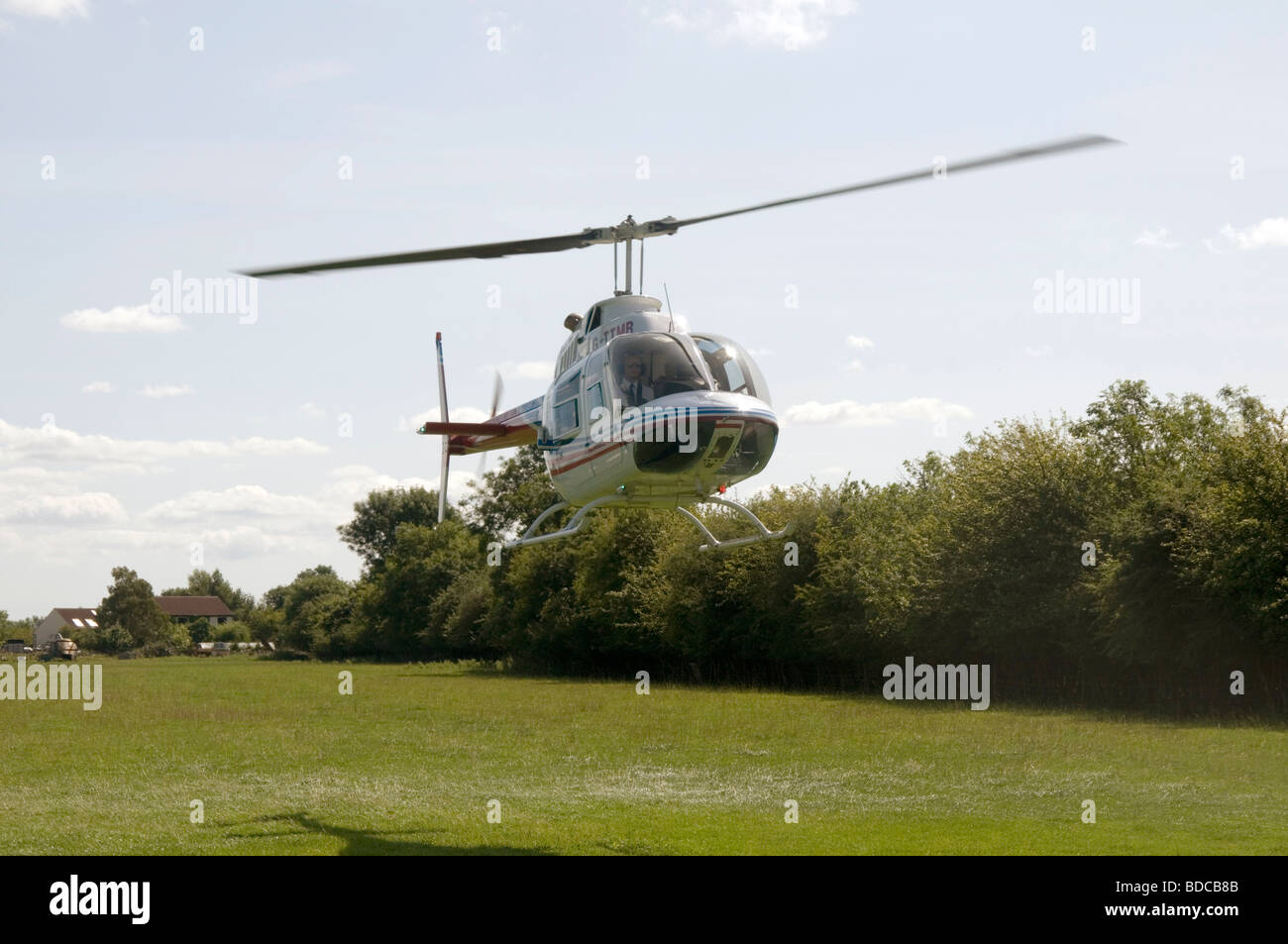 Helikopter Hubschrauber Landung ins Land kommen ausziehen Start Flug fliegen vertikale ausziehen Mengenermittlung und Rotoren Bell lief Stockfoto