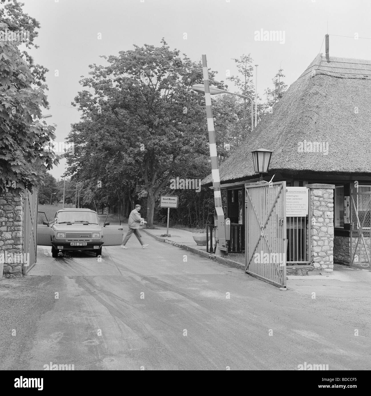 Geografie/Reisen, Deutschland, DDR, tierärztliche Forschungsstelle, Insel Rügen bei Greifswald, Eintritt, Juli 1990, Stockfoto