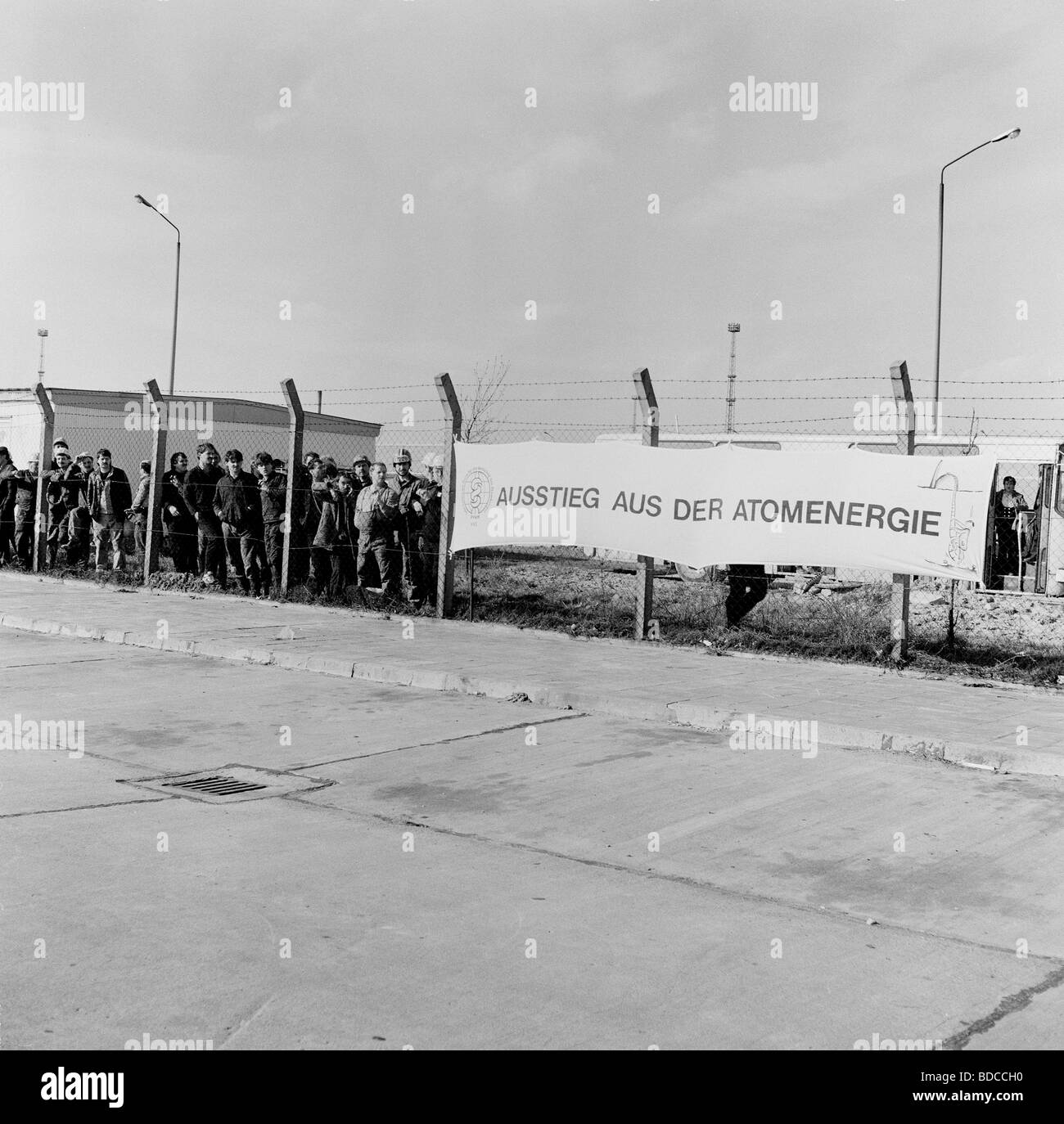 Geographie/Reisen, Deutschland, DDR, Anti-Atomkraft-Bewegung, Demonstration Ost- und Westdeutscher gegen das Kernkraftwerk Stendal, 11.3.1990, Stockfoto