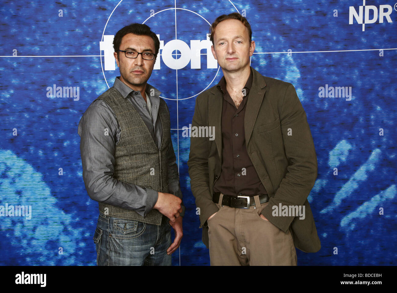 Kurtulus, Mehmet, * 27.4.1972, deutscher Schauspieler, halbe Länge, mit Peter Jordan, Fotoruf zur ARD-fernsehreihe "Tatort", Hamburg, September 2008, Stockfoto