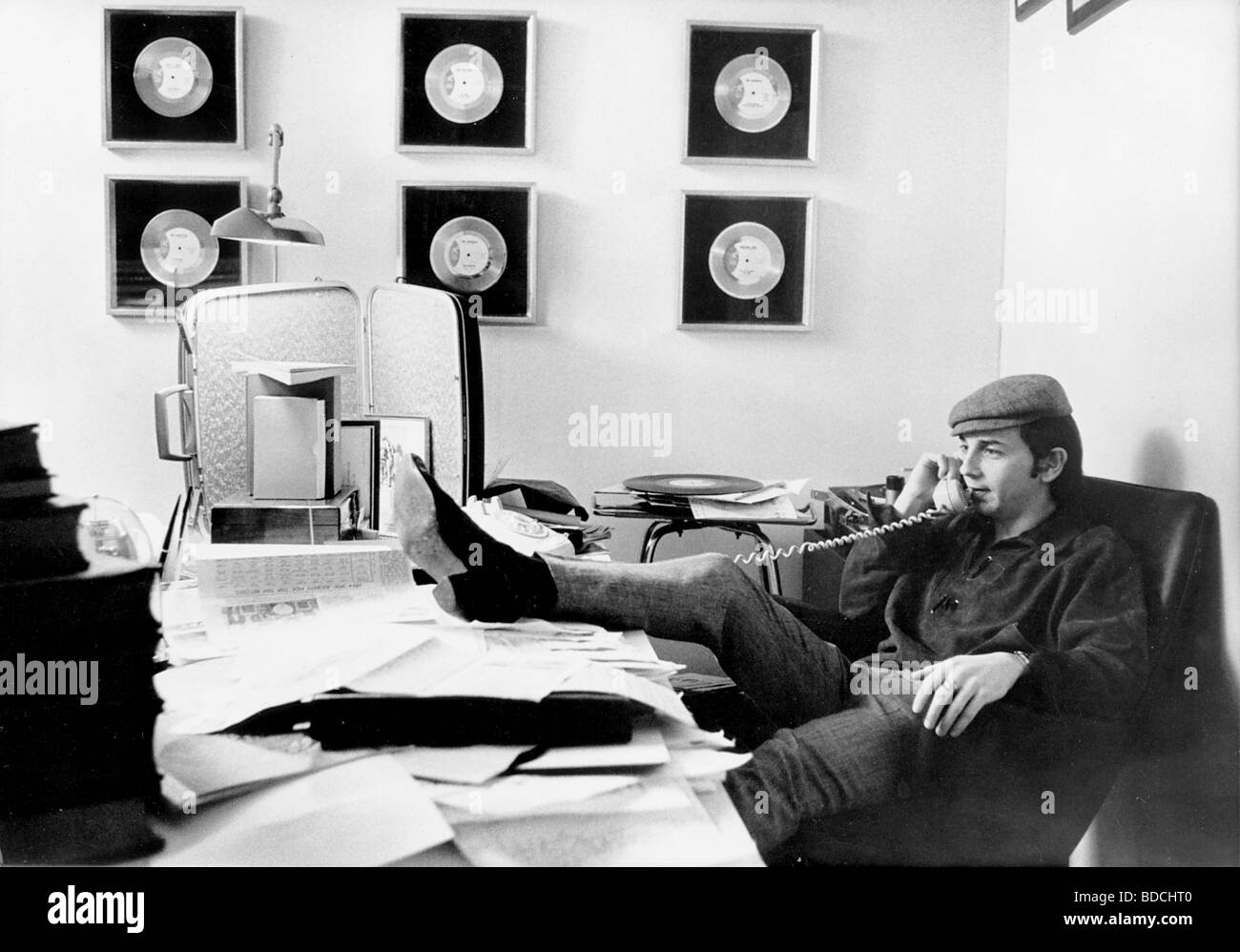 PHIL SPECTOR - US-Produzent in seinem Büro LA über 1967 Stockfoto