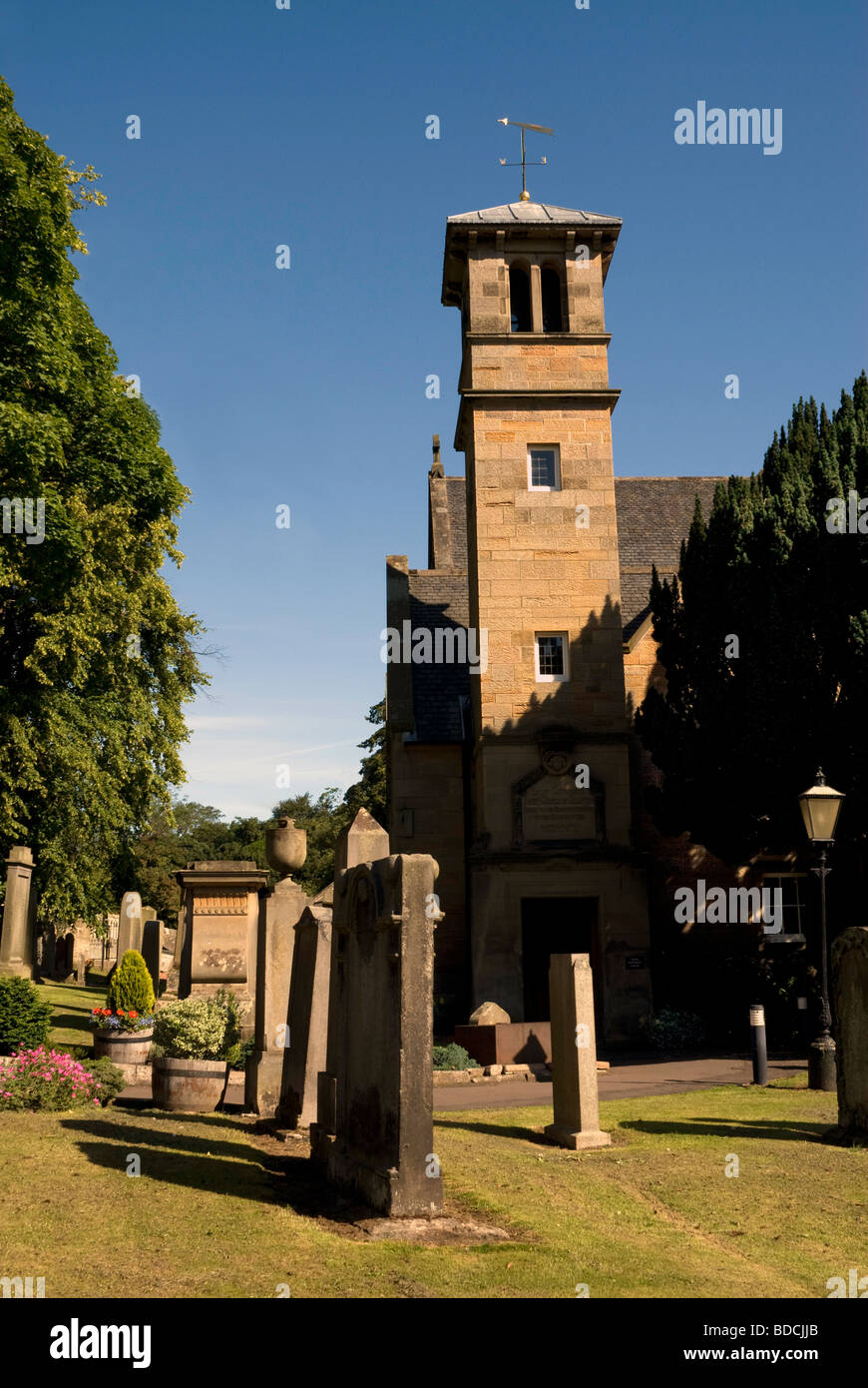 Colinton Pfarrkirche auf einem hellen Sommern Morgen Stockfoto