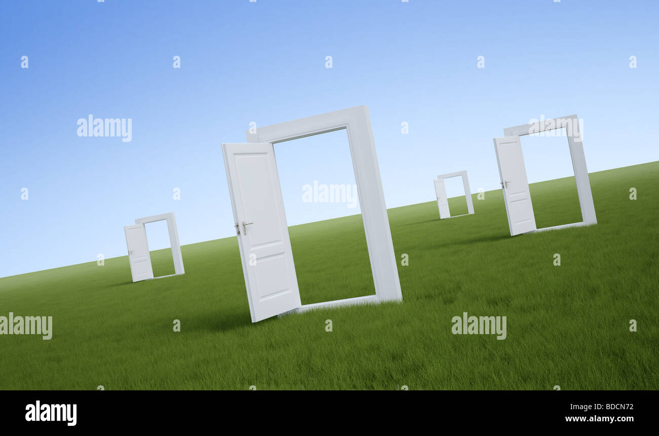 Weiße Türen in einem Feld Gras Stockfoto