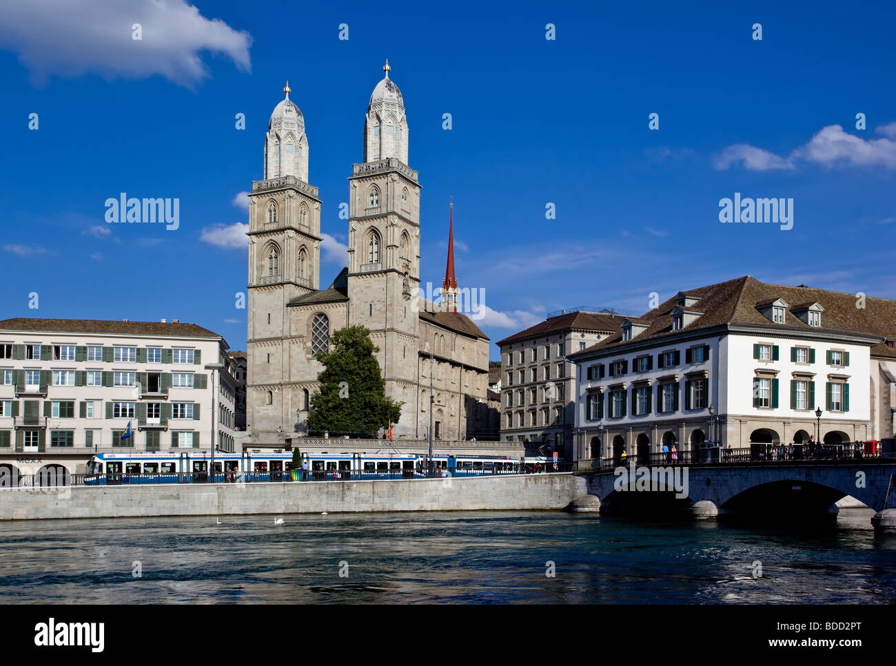 Zürich Fraumünster Kathedrale am Ufer des Flusses Limmat Stockfoto