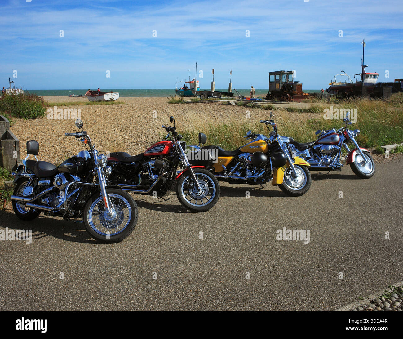 4 Harley Davidson Motorräder. Aldeburgh, Suffolk, England, UK. Stockfoto