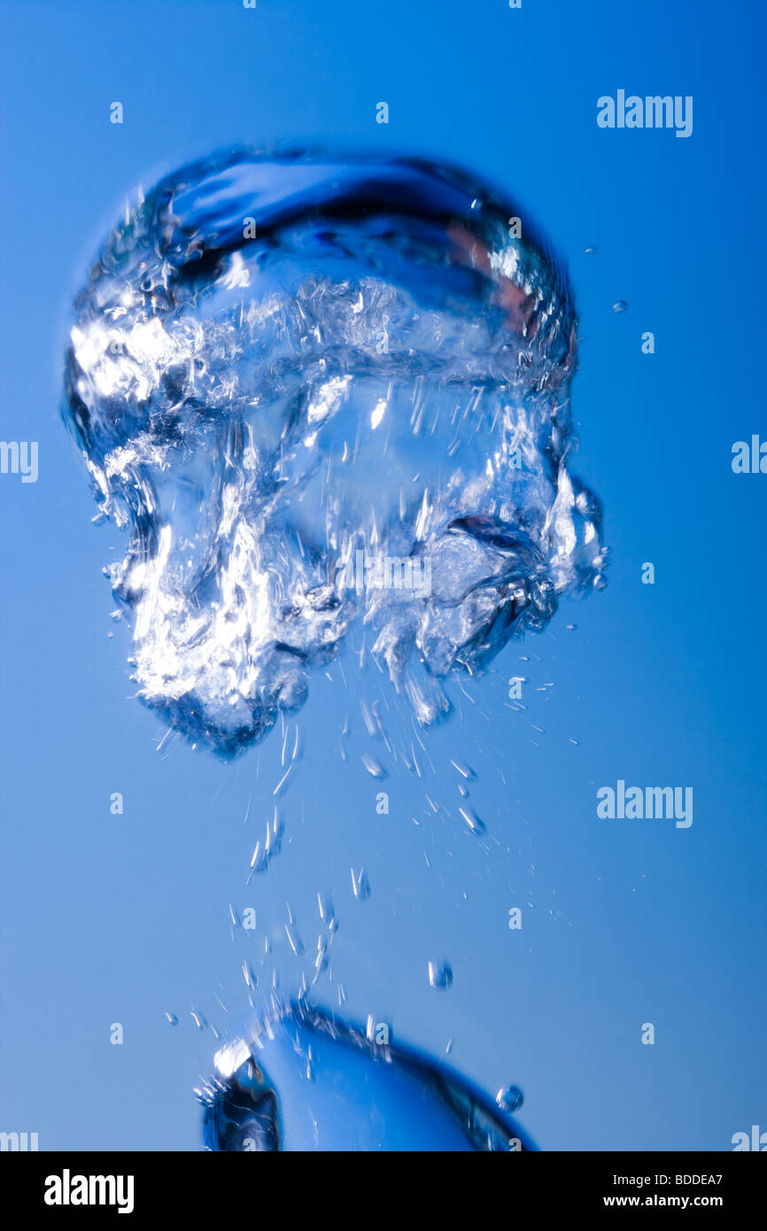 Luftblasen unter Wasser Stockfoto