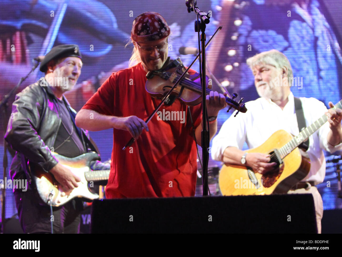 Ric Sanders mit Richard Thompson und Simon Nicol am Fairport Konventionen Cropredy Festival 15. August 2009 Stockfoto