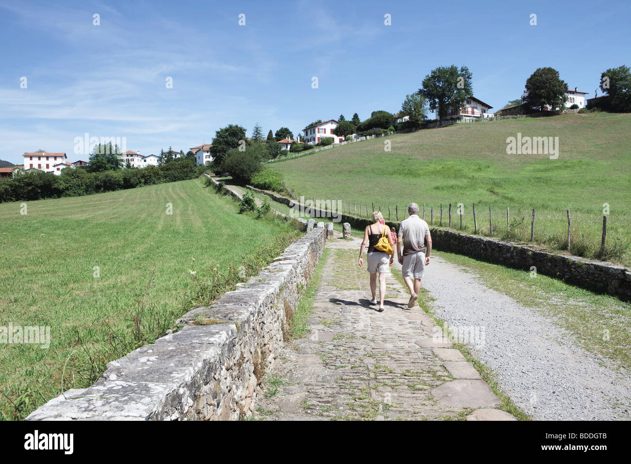 Wandern in den Hügeln vor den Toren Sare in der Nähe von La Rhune Punkt Berg- und Beobachtung, Baskenland, Frankreich Stockfoto