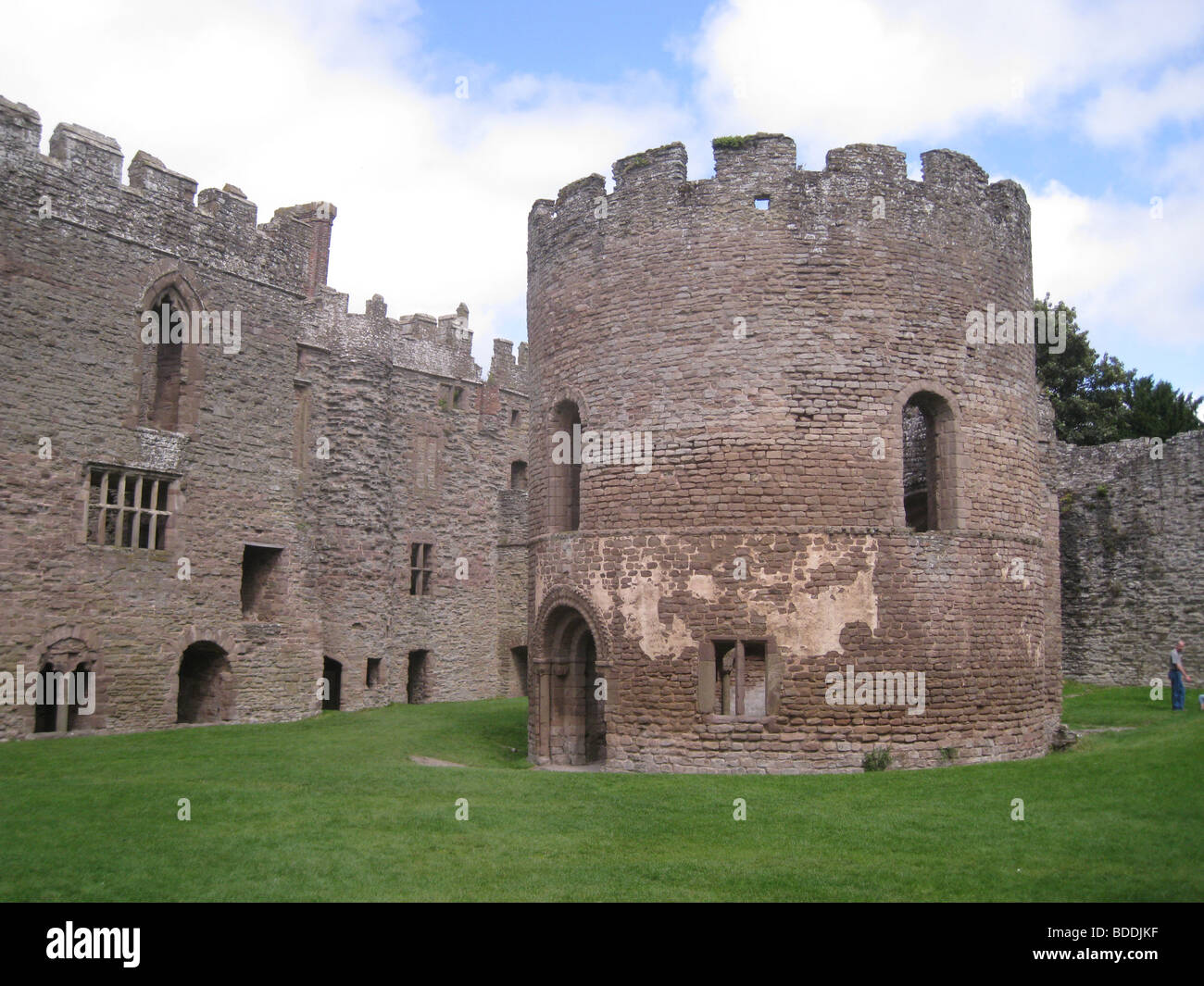 LUDLOW CASTLE, Shropshire, England zeigt der Chapel of St. Mary Magdalene auf dem Gelände des Schlosses Stockfoto