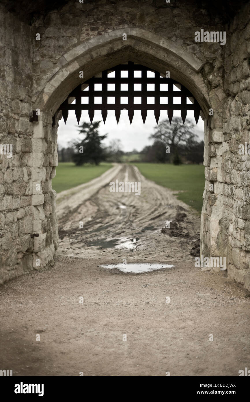 Fallgatter Fallgatter am Schlosseingang Stockfotografie - Alamy