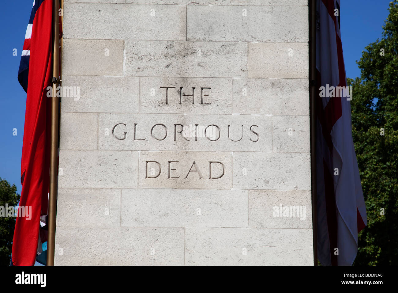 Der Kenotaph in Whitehall, London. Dieses Denkmal für diejenigen, die ihr Leben gaben im Weltkriege I und II steht für die Erinnerung. Stockfoto