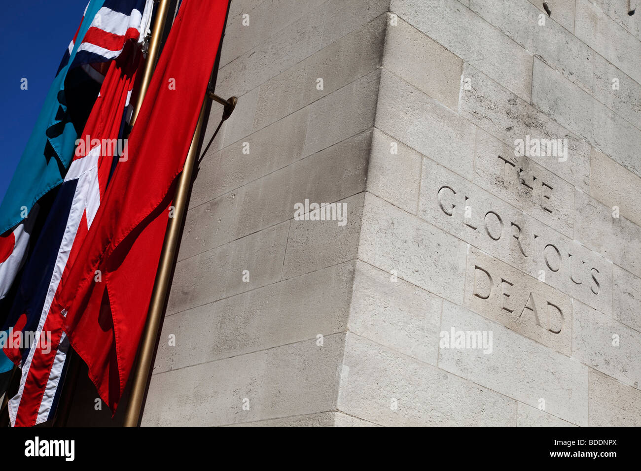 Der Kenotaph in Whitehall, London. Dieses Denkmal für diejenigen, die ihr Leben gaben im Weltkriege I und II steht für die Erinnerung. Stockfoto