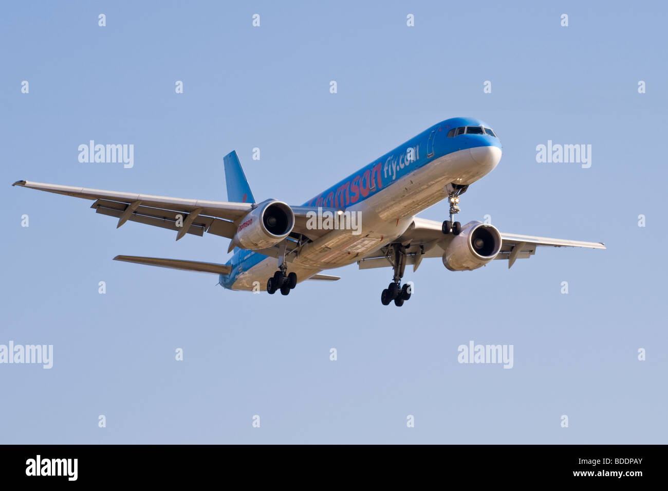 Boeing 757 kommen, um auf dem Flughafen landen auf der griechischen Mittelmeer Insel von Kefalonia Griechenland GR Stockfoto